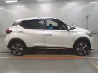 Nissan KICKS лот № 36050 оценка 3.5  с аукциона в Японии 2