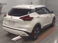 Nissan KICKS лот № 36050 оценка 3.5  с аукциона в Японии 1