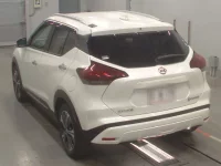 Nissan KICKS лот № 36050 оценка 3.5  с аукциона в Японии 5
