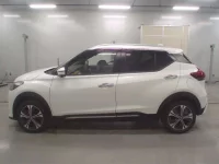Nissan KICKS лот № 36050 оценка 3.5  с аукциона в Японии 3