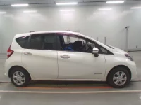 Nissan NOTE лот № 30073 оценка 4  с аукциона в Японии 2