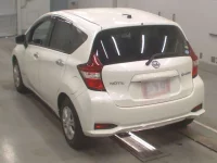 Nissan NOTE лот № 30073 оценка 4  с аукциона в Японии 5