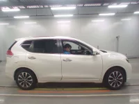 Nissan X-TRAIL лот № 30006 оценка 3.5  с аукциона в Японии 2