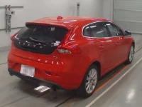 Volvo V40 лот № 38018 оценка 4  с аукциона в Японии 1