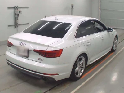 Audi A4  с аукциона в Японии