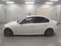 BMW 3-Series лот № 38008 оценка RA  с аукциона в Японии 3