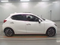 Mazda DEMIO лот № 30062 оценка 4.5  с аукциона в Японии 2