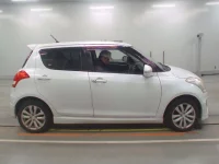 Suzuki SWIFT лот № 30253 оценка R  с аукциона в Японии 2