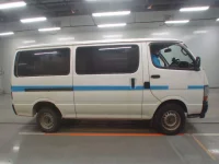 Toyota HIACE VAN лот № 30333 оценка 3  с аукциона в Японии 2