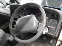 Toyota HIACE VAN лот № 30333 оценка 3  с аукциона в Японии 6