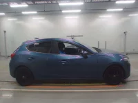 Mazda AXELA лот № 36067 оценка 3.5  с аукциона в Японии 2