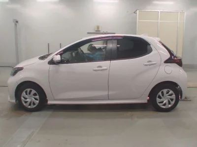 Toyota YARIS  с аукциона в Японии