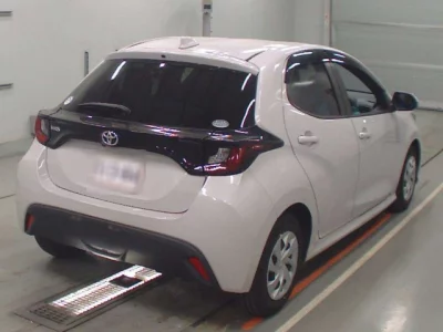 Toyota YARIS  с аукциона в Японии