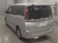 Toyota NOAH лот № 30476 оценка 3.5  с аукциона в Японии 5
