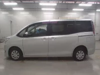 Toyota NOAH лот № 30476 оценка 3.5  с аукциона в Японии 3