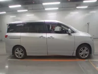 Nissan ELGRAND лот № 30407 оценка 4  с аукциона в Японии 2
