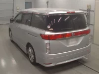Nissan ELGRAND лот № 30407 оценка 4  с аукциона в Японии 5
