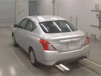 Nissan LATIO лот № 40092 оценка 3.5  с аукциона в Японии 5