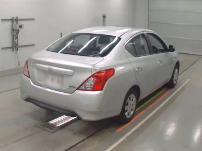 Nissan LATIO  с аукциона в Японии