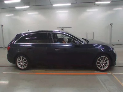 Audi A4  с аукциона в Японии