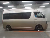 Toyota HIACE VAN лот № 30493 оценка 3.5  с аукциона в Японии 2