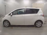 Toyota RACTIS лот № 30542 оценка 4  с аукциона в Японии 3