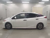 Toyota PRIUS PHV лот № 30544 оценка 4  с аукциона в Японии 3