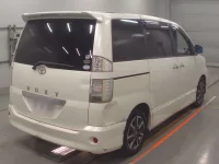 Toyota VOXY лот № 30547 оценка R  с аукциона в Японии 1