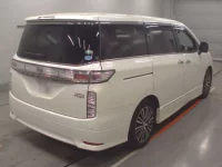 Nissan ELGRAND лот № 30612 оценка 4  с аукциона в Японии 1