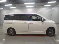 Nissan ELGRAND лот № 30612 оценка 4  с аукциона в Японии 2