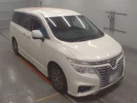 Nissan ELGRAND лот № 30612 оценка 4  с аукциона в Японии 4