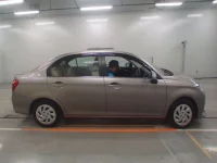 Toyota COROLLA AXIO лот № 30632 оценка R  с аукциона в Японии 2