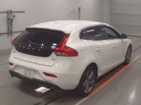 Volvo V40 лот № 38161 оценка 4  с аукциона в Японии 1