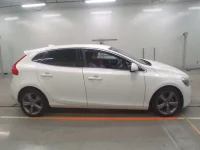Volvo V40 лот № 38161 оценка 4  с аукциона в Японии 2