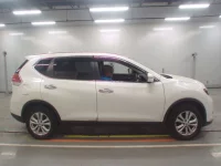 Nissan X-TRAIL лот № 30605 оценка 4  с аукциона в Японии 2