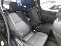 Toyota VOXY лот № 30550 оценка 3.5  с аукциона в Японии 9