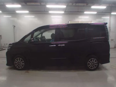 Toyota VOXY  с аукциона в Японии