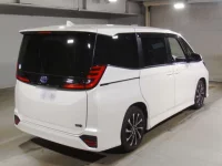 Toyota NOAH лот № 2286 оценка 4.5  с аукциона в Японии 1