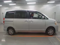 Toyota NOAH лот № 30593 оценка R  с аукциона в Японии 2