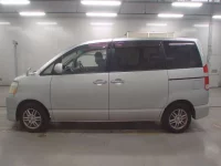 Toyota NOAH лот № 30593 оценка R  с аукциона в Японии 3