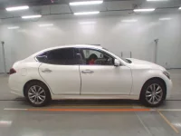 Nissan FUGA лот № 30679 оценка 4.5  с аукциона в Японии 2