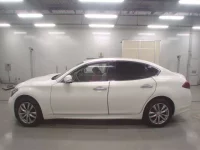 Nissan FUGA лот № 30679 оценка 4.5  с аукциона в Японии 3