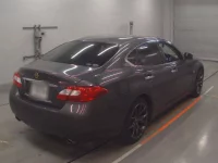 Nissan FUGA лот № 30717 оценка 4  с аукциона в Японии 1