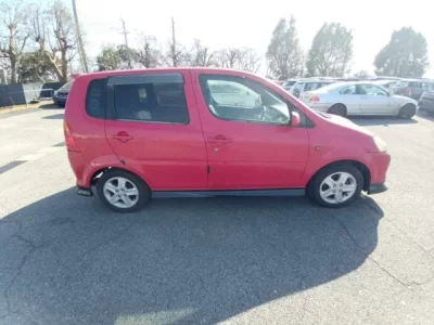 Daihatsu YRV