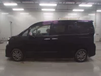 Toyota VOXY лот № 30644 оценка 3.5  с аукциона в Японии 3