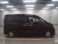 Nissan SERENA лот № 10484 оценка 3.5  с аукциона в Японии 2
