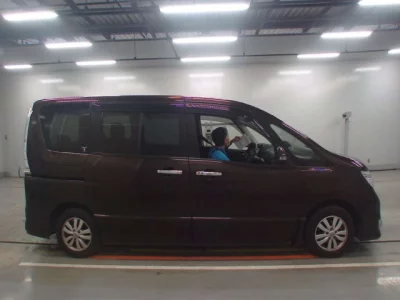 Nissan SERENA  с аукциона в Японии