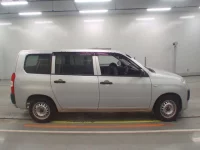 Toyota PROBOX лот № 30642 оценка 3  с аукциона в Японии 2