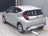 Toyota AQUA лот № 30073 оценка 4.5  с аукциона в Японии 5