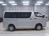 Toyota HIACE VAN лот № 30093 оценка 3.5  с аукциона в Японии 2